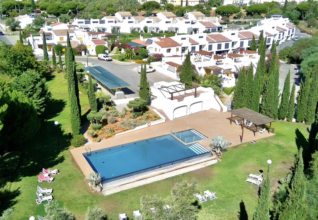 Maison mitoyenne à Vilamoura - VILAMOURA CLUB VILLA 1 WITH POOL by HOMING