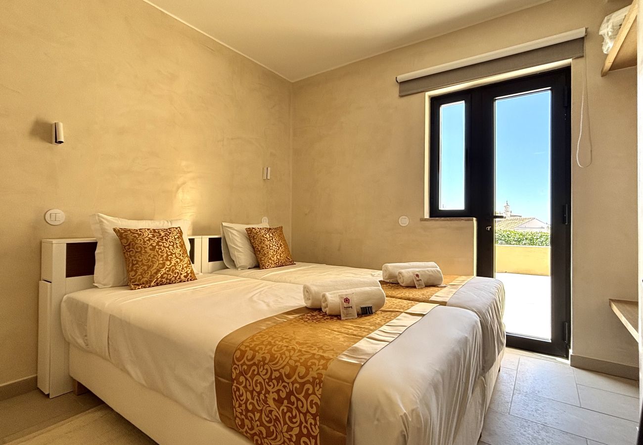 Appartement à Vilamoura - VILAMOURA GOLF VILLA 4 WITH POOL by HOMING